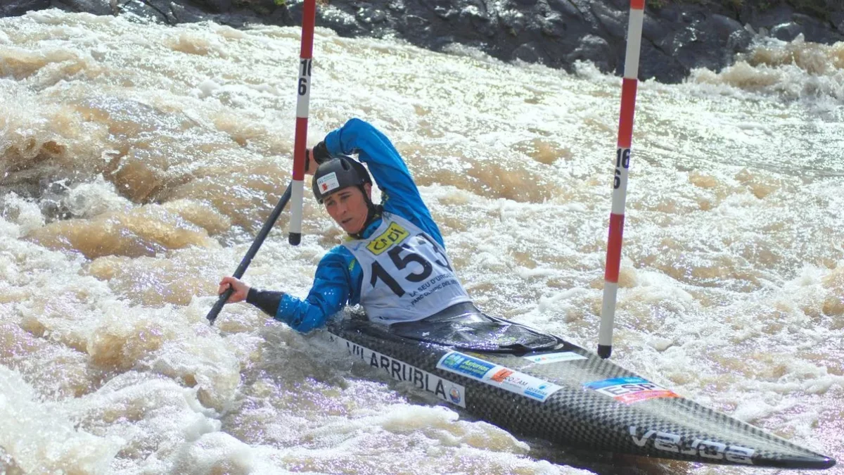 Núria Vilarrubla, durante la prueba de canoa disputada ayer en el Parc Olímpic del Segre. - NORBERT AGUILERA