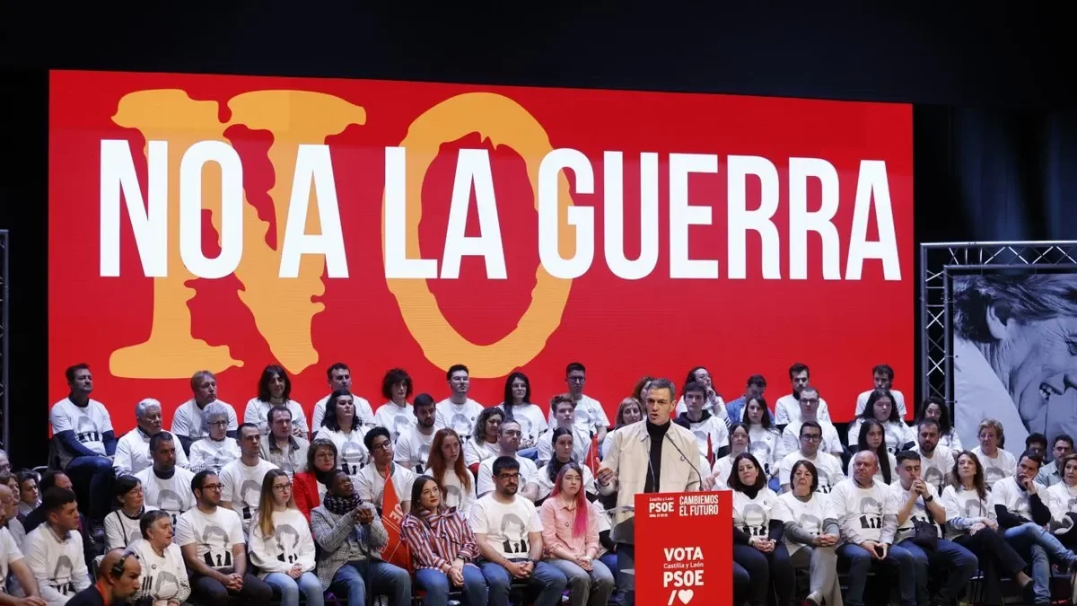 Pedro Sánchez va enarborar ahir el “no a la guerra” en el seu míting de campanya. - CONCHA ORTEGA OROZ / EUROPA PRESS