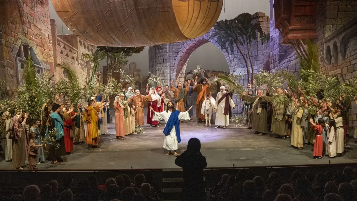 Unes 200 persones formen part del muntatge teatral, entre actors, tècnics i figurants. - LAIA PEDRÓS