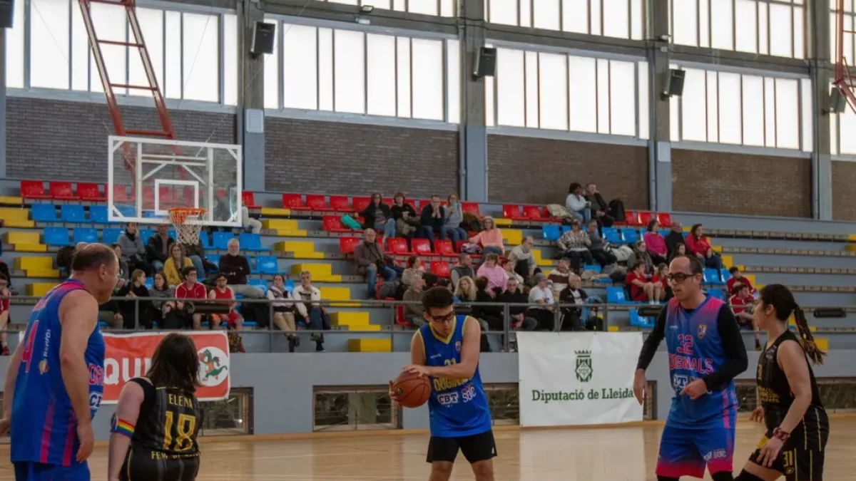 Un dels partits que es van disputar ahir a Balaguer. - ÈRIC GRÀCIA