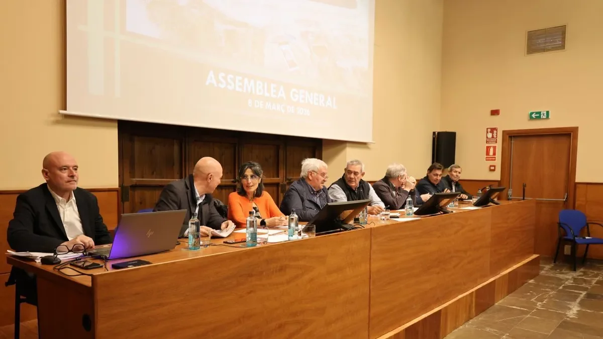 La Casa Canal va acollir ahir l’assemblea dels regants de l’Urgell. - J. GÓMEZ