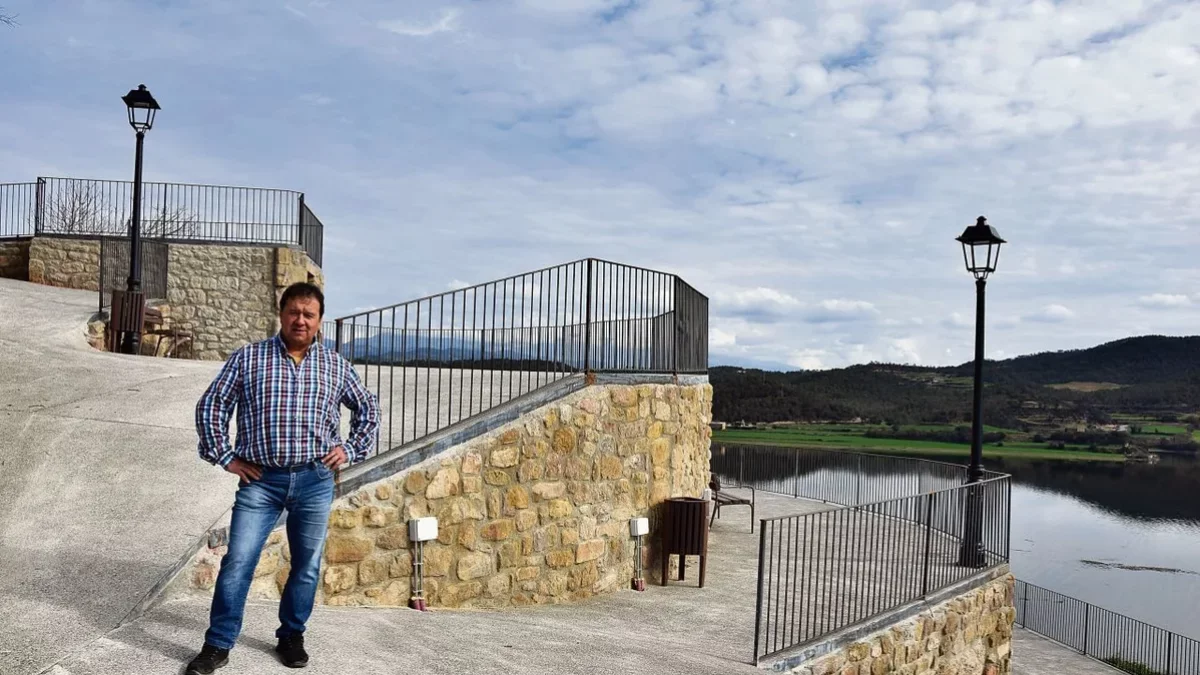 Josep Maria Pascuet muestra la zona de las terrazas. - C.SANS