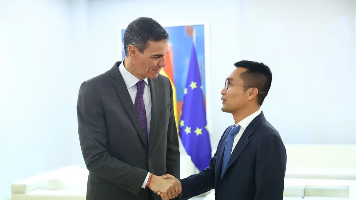 Sánchez se reunió ayer con empresarios chinos. - MONCLOA