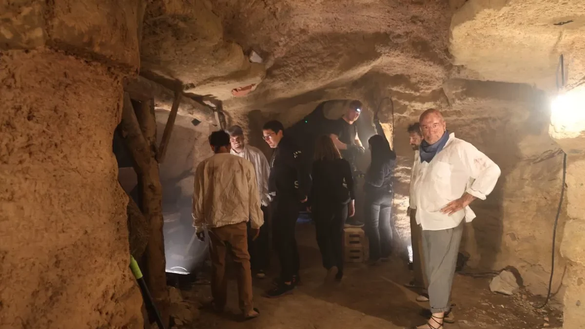 El rodatge del curtmetratge, en la recreació del túnel que es pot visitar a l’Espai Cultural dels Canals d’Urgell, a Mollerussa. - J.GÓMEZ