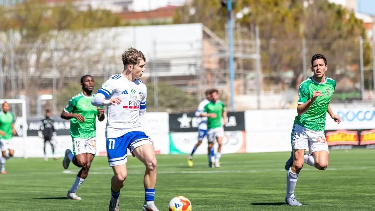 Marc Scuri, en una internada al área rival por la banda derecha del ataque. - JOSEP M. RIBES