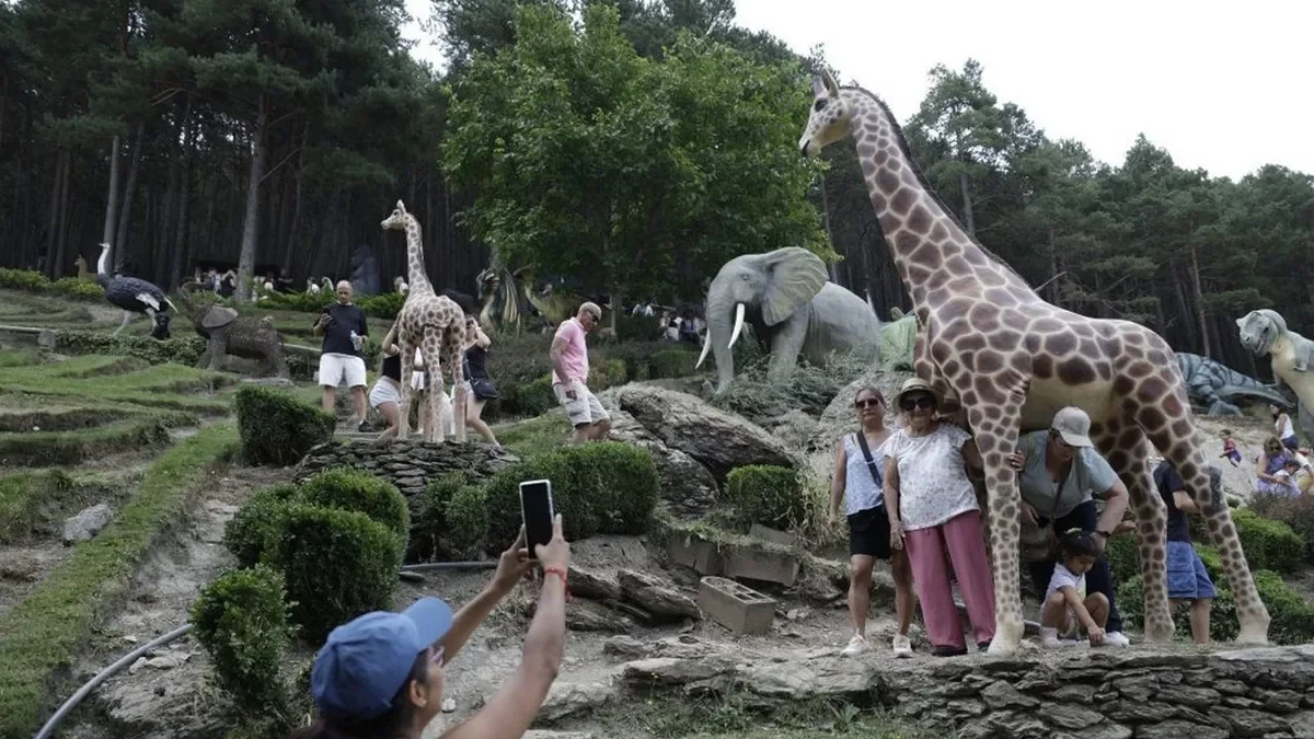 Visitants als jardins, l’estiu passat. - DIARI D’ANDORRA/FERNANDO GALINDO