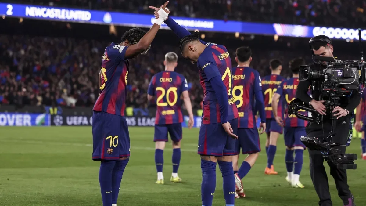 Lamine Yamal i Raphinha celebren un dels gols en què ahir van intervenir. - EUROPA PRESS