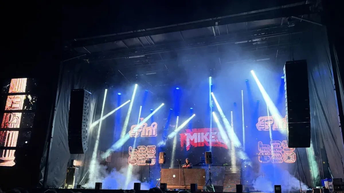 El festival contó con el escenario más grande jamás visto en Tremp, con 10,5 metros de altura. - ASSOCIACIÓ T25620