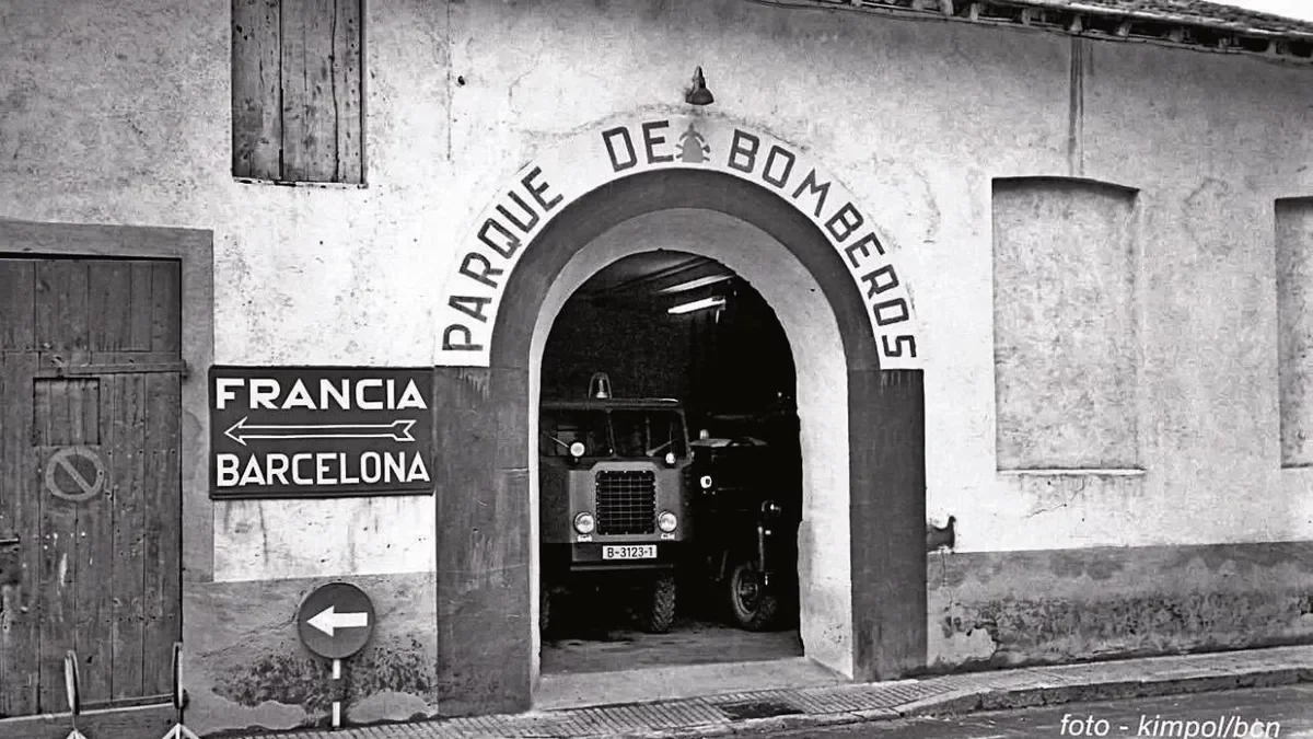 Imatge de l’edifici que havia acollit antigament el parc de bombers.