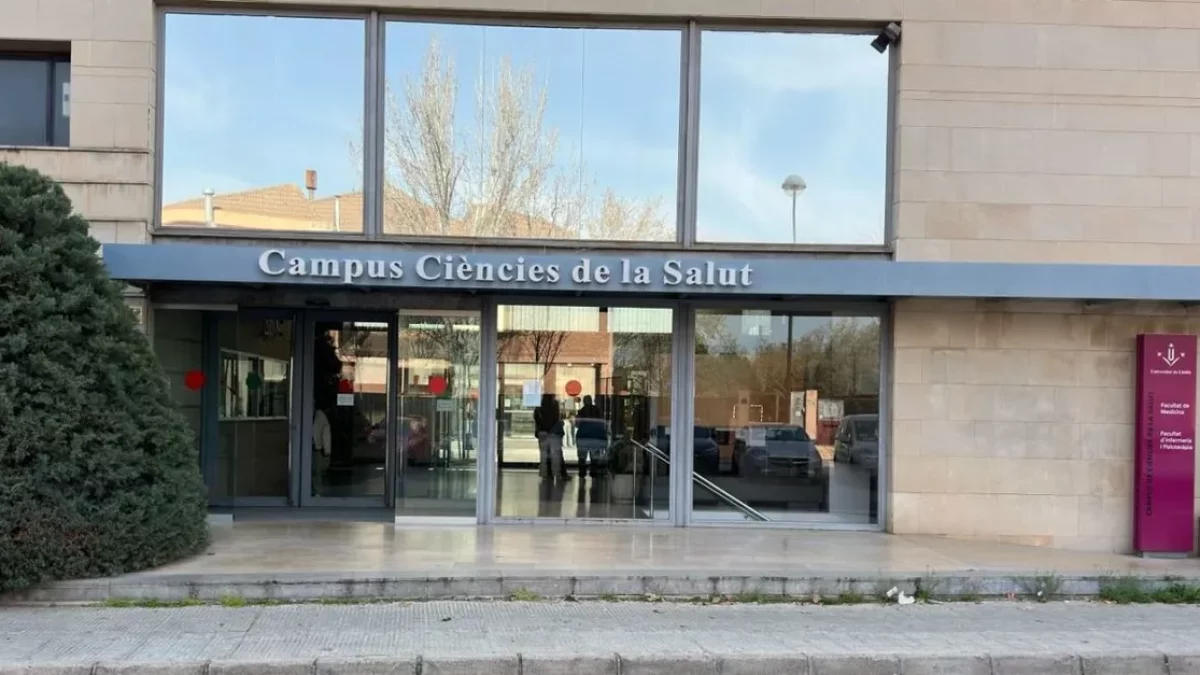 Facultad de Enfermería y Fisioterapia de la UdL, junto al hospital Santa Maria. - UDL