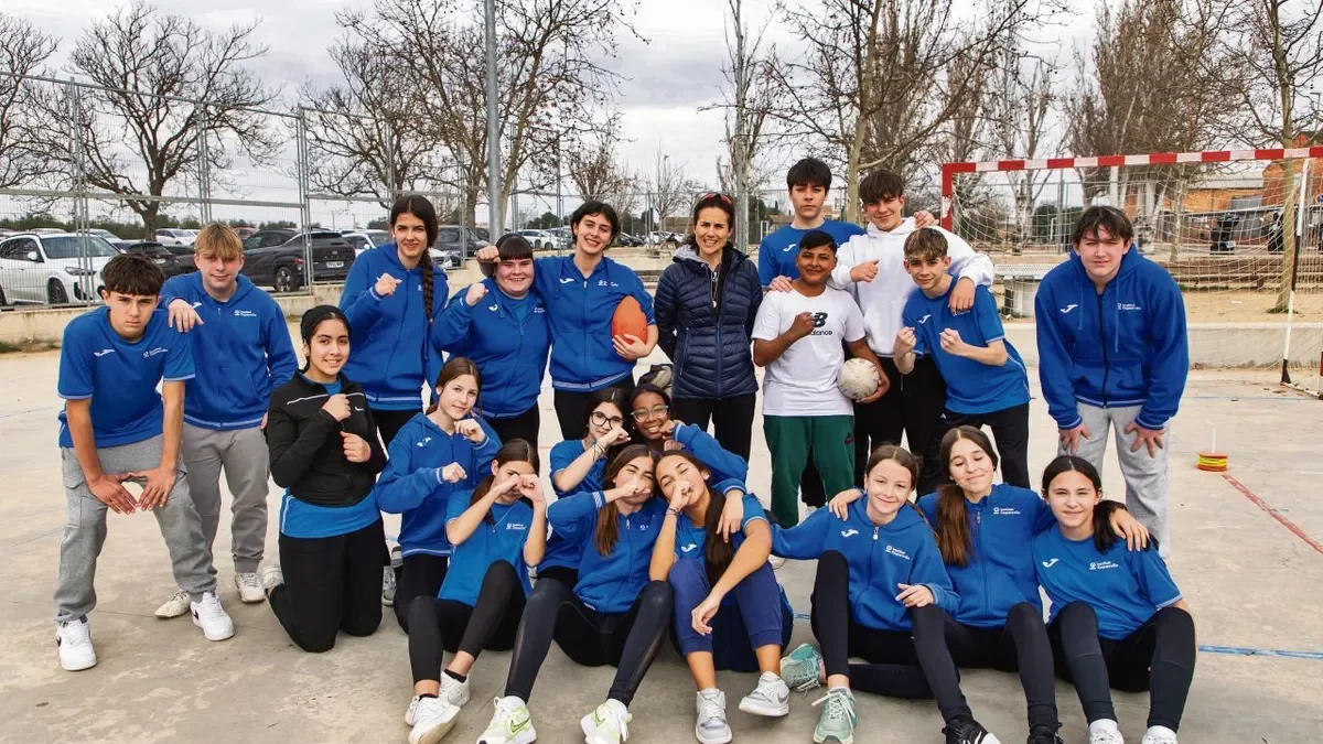 Un grupo de alumnos del Instituto Caparrella, uno de los centros educativos donde se ha llevado a cabo el estudio. - JORDI ECHEVARRIA