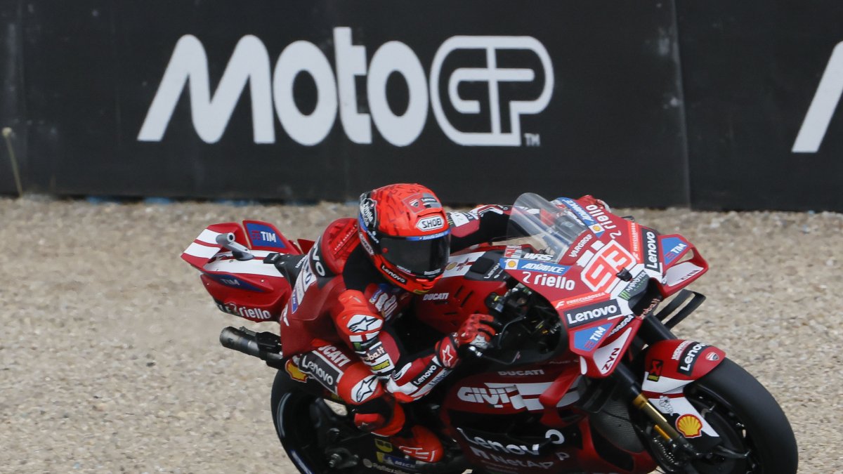 Marc Márquez con su Ducati durante la carrera sprint del Gran Premio de España.