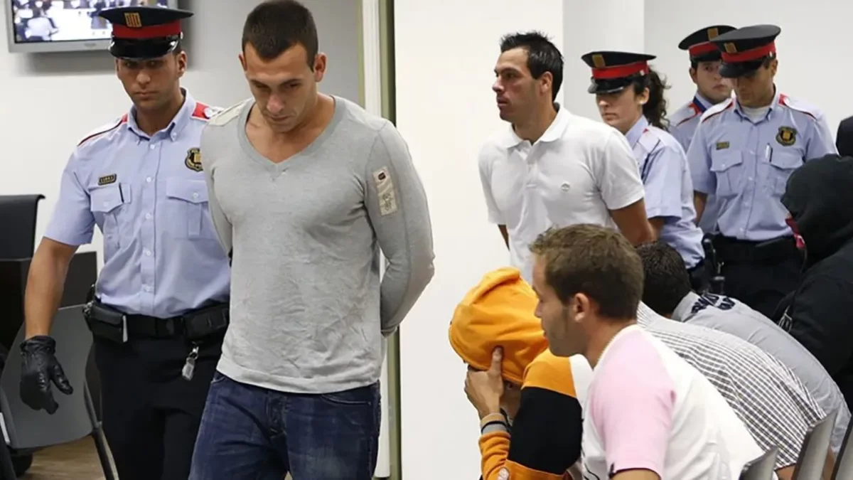 Valentín Moreno, en primer plano, el autor del crimen. - 3CAT