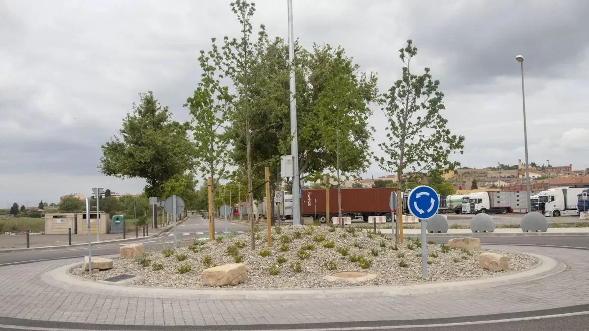 La ampliación de la glorieta mejorará la seguridad vial. - LAIA PEDRÓS