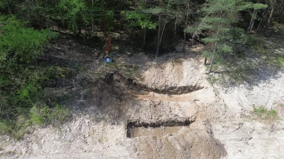Excavació per localitzar la fossa de l’Hostal d’Aidí, al terme municipal de Llavorsí. - JUSTÍCIA