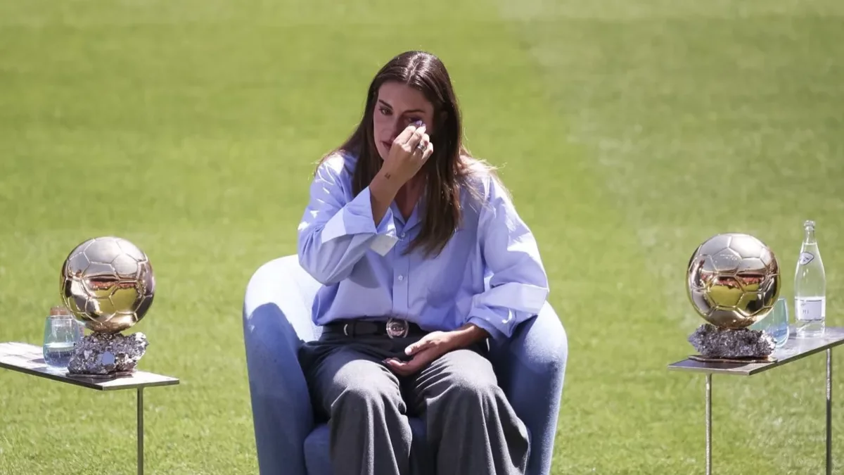 Alexia, muy emocionada, junto a sus dos Balones de Oro. - EUROPA PRESS