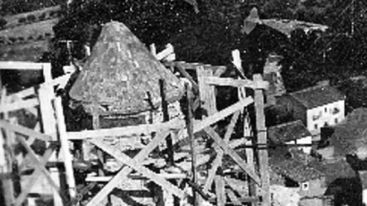 La construcción de la emblemática torre de la iglesia - J.F./J.G.