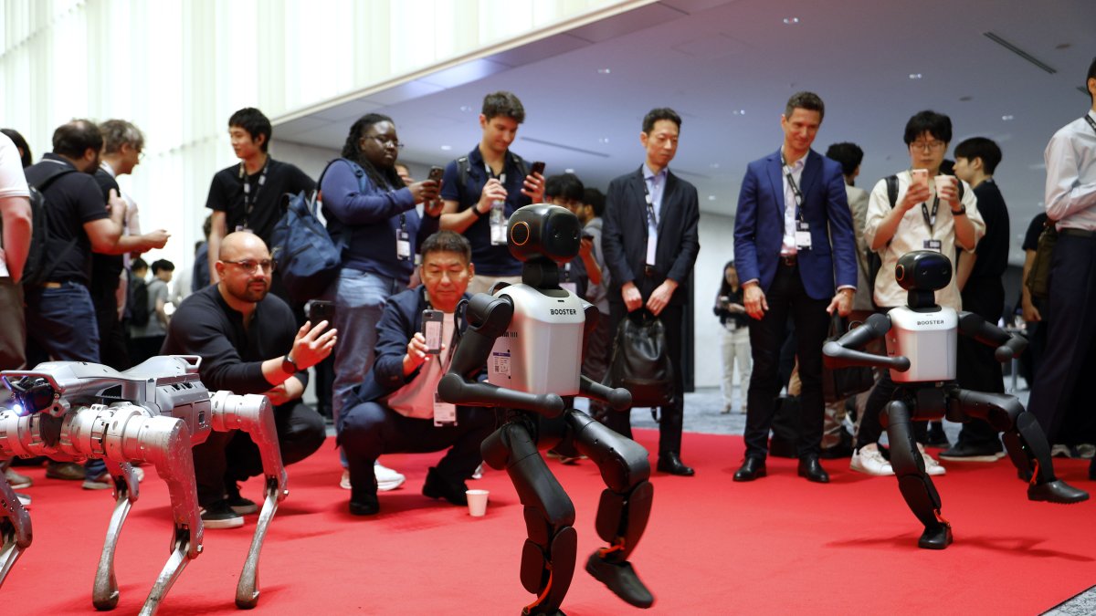 La mayor feria de androides llega por primera vez a Asia con robots cada vez