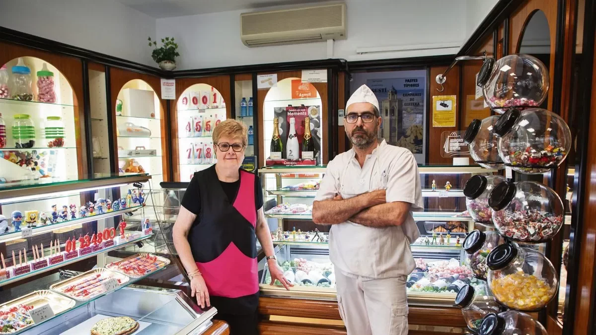Cierra la emblemática Pastisseria i Bomboneria Agustí después de 54 años - JORDI BONILLA