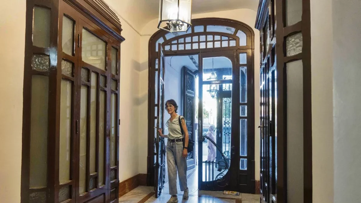 Toñi Ávila viu sola després d’una ruptura i la posterior emancipació de la filla. - PAU PASCUAL PRAT
