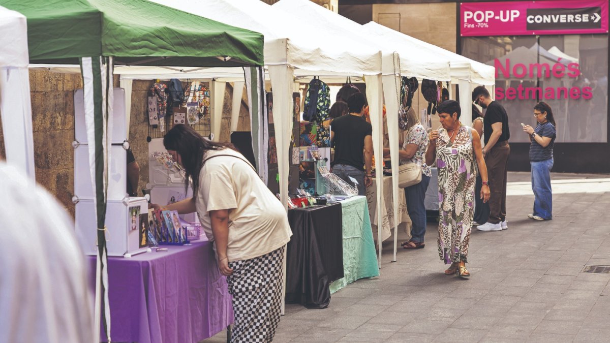 Algunes de les parades del Mercat de les Idees.