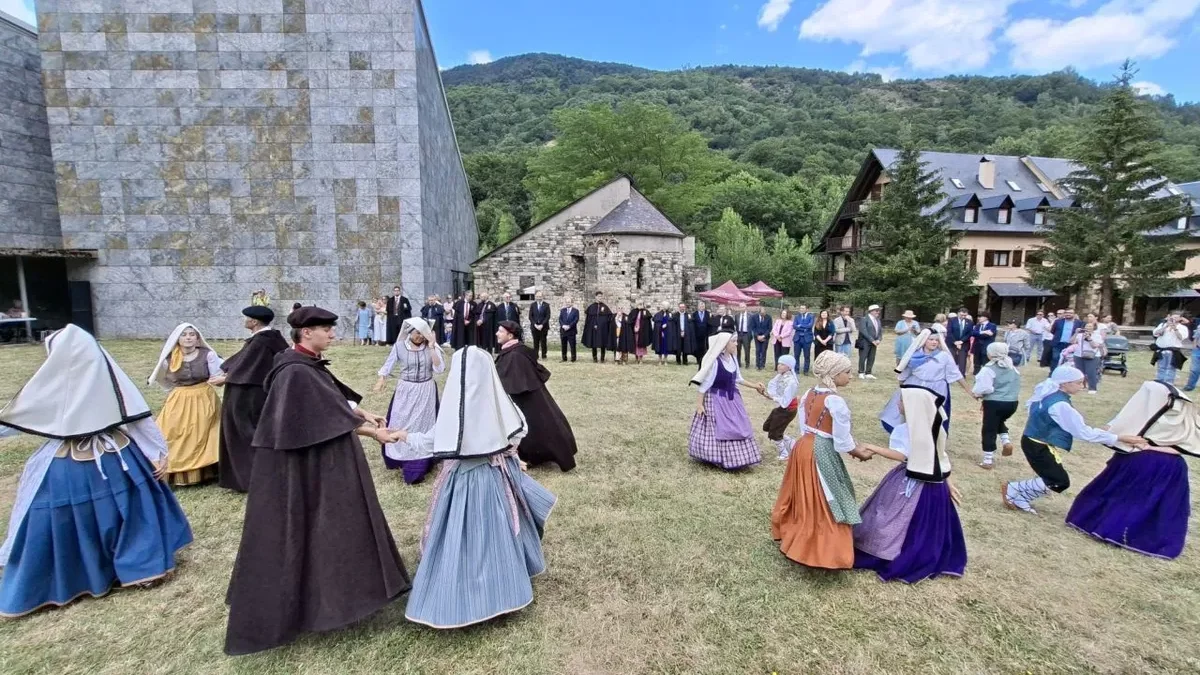 Una demostración de las danzas tradicionales aranesas. - E. FARNELL