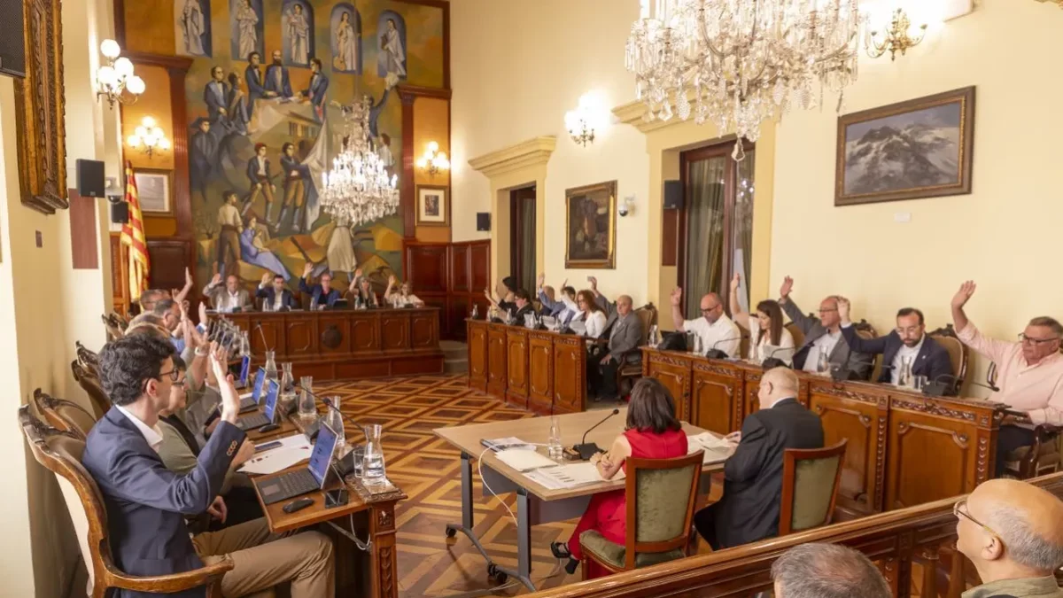 Imatge del ple de la corporació celebrat ahir. - JORDI ECHEVARRIA