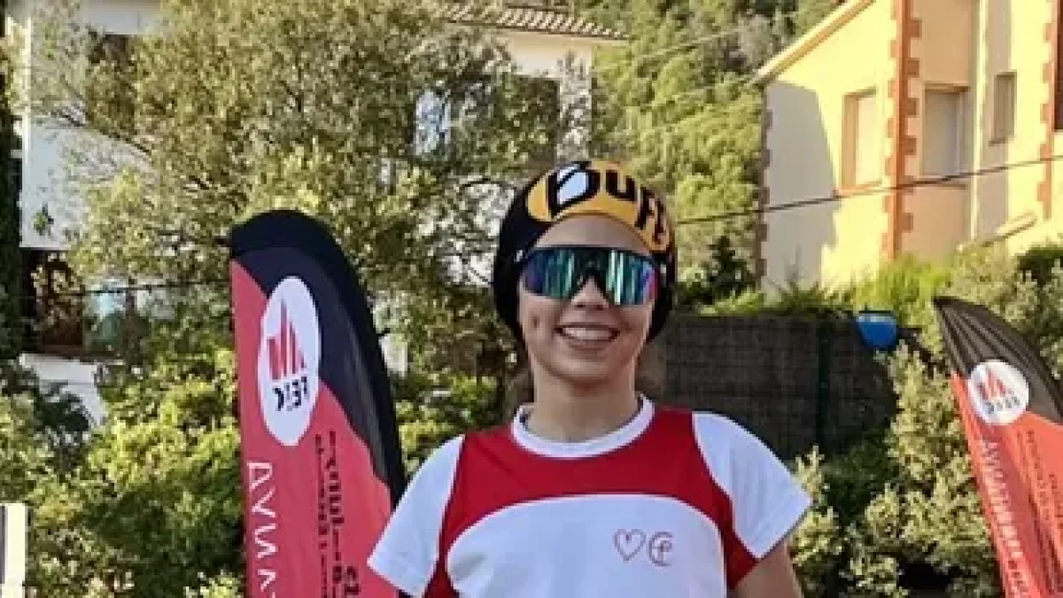 Alba Capell tras conseguir el título en carreras de montaña y tras ganar el Catalán sub-14 de marcha.