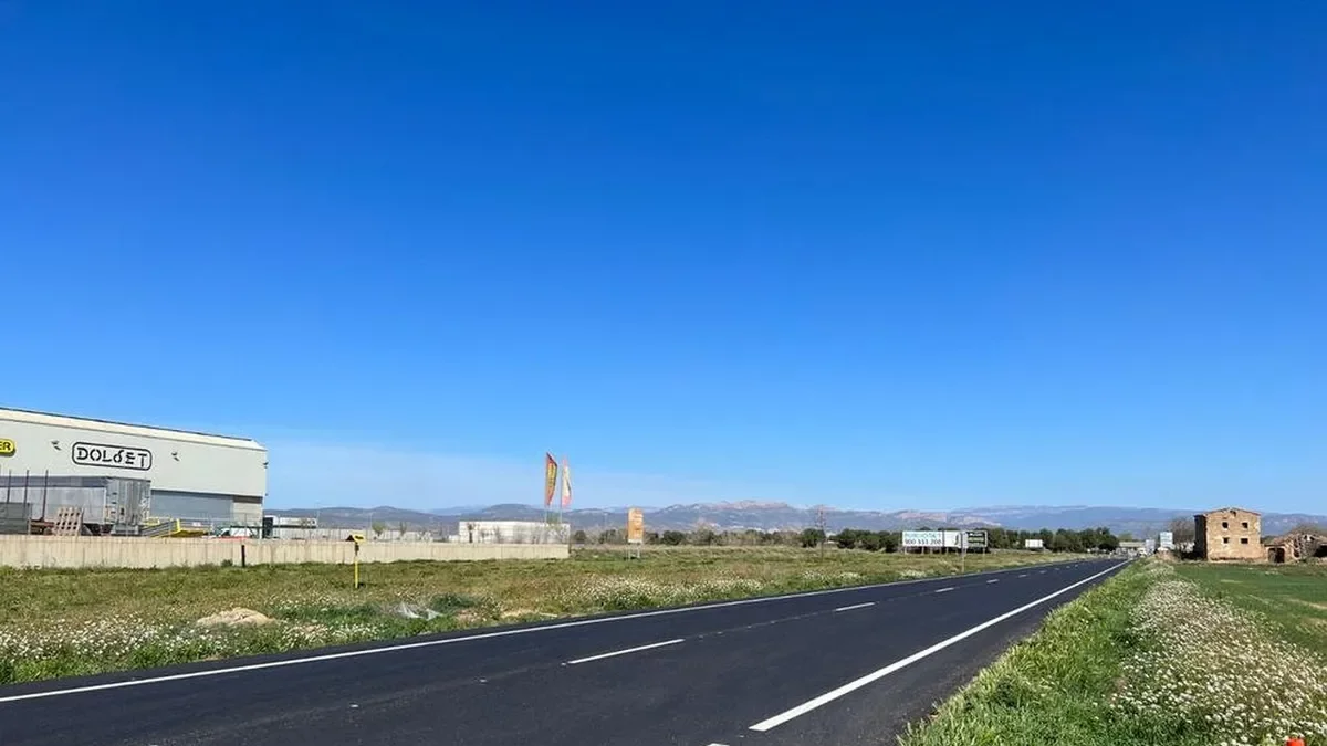 La actual C-13, a su paso por el polígono de Balaguer.
