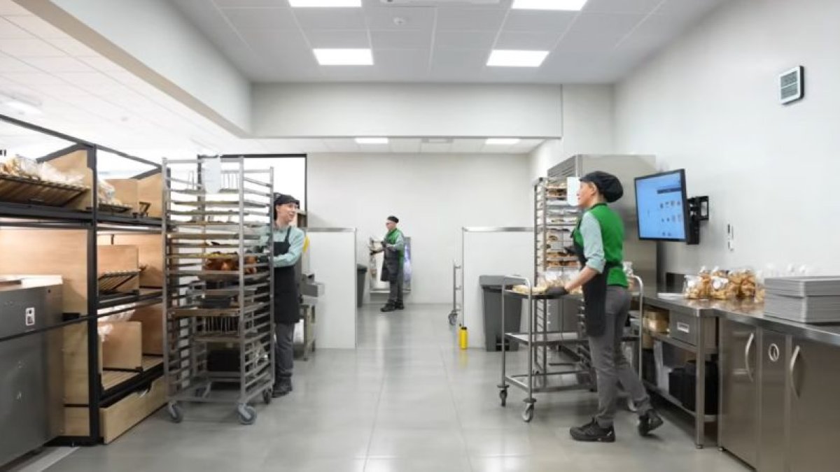 Una zona de preparació d'una 'Botiga 9' de Mercadona