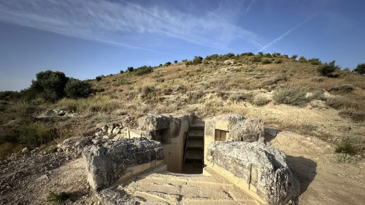 Han hallado un fragmento de fémur en el observatorio, que será analizado en el Plan de Fosas. - AJUNTAMENT DE SERÒS