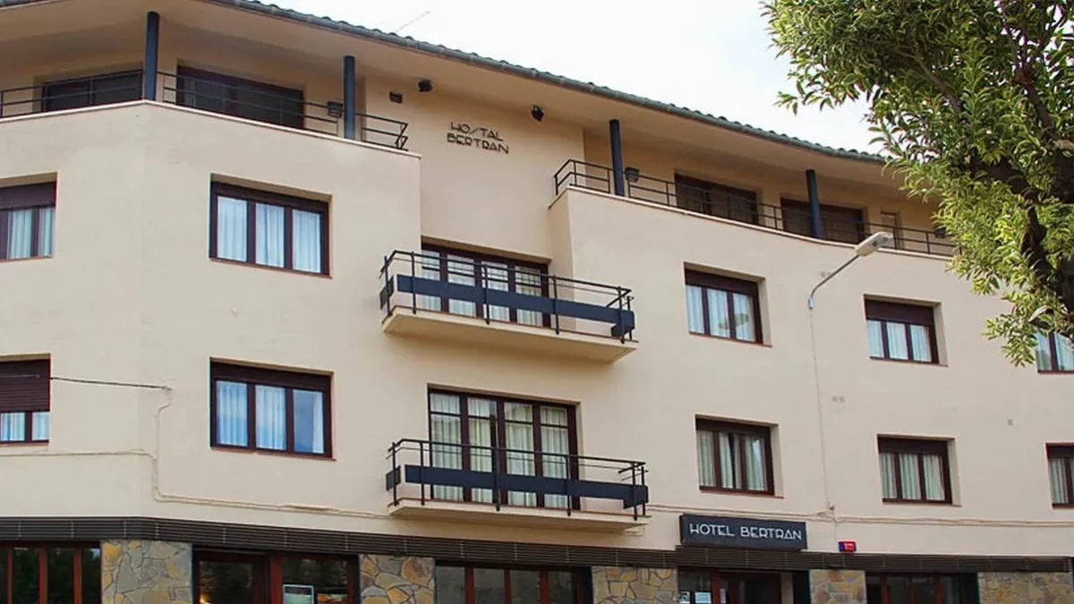 Fachada del Hotel Bertran. - HOTEL BERTRAN