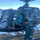Imagen de los efectivos de salvamento que buscaron bajo la nieve al montañero español desaparecido en la cara norte de Aragots, un volcán inactivo situado en el oeste de Armenia.