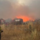 Una de les imatges de la virulència de les flames de l'incendi de Torrefeta i Florejacs.