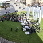 Imatge aèria de la manifestació contra el hub cívic de Balàfia a la rotonda de la plaça Europa, ahir al migdia. - ÍNGRID SEGURA