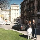 Foto de Neus Prunera i Josep Tiell a l’antiga ubicació del seu restaurant a Ramon Berenguer IV. - RESTAURANT TIELL