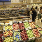 Molta de la fruita ecològica a la venda al nou supermercat és de Lleida.