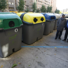 El alcalde, Àngel Ros, presentó ayer los nuevos contenedores de reciclaje en Ronda.