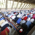 Imatge del rés del mes de dejuni i oració del Ramadà l’any passat al Palau de Vidre.