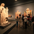 Visitants l’any passat en una de les sales d’art medieval del Museu de Lleida, Diocesà i Comarcal, declarat d’‘interès nacional’.