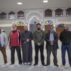 Alguns dels representants a la nova mesquita, ubicada en una nau de 1.200 metres quadrats.