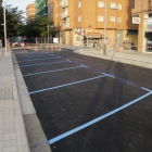 Les noves places de zona blava al tram alineat del carrer Camí de Corbins.