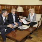 Puiggròs i Mir van entregar el manifest dels alcaldes a Manso.