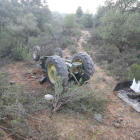 Imatge del tractor bolcat ahir a la tarda al lloc del sinistre.