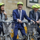 Autoritats de París i de Brussel·les durant l'acte de presentació de la primera etapa del Tour de França el 2019.