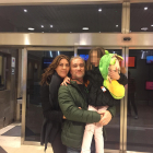 Fernando Blanco y Margarita Garau con su hija en una foto tomada la semana pasada en Madrid. 