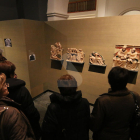 Visitants del Museu de Lleida observen aquest dimarts les obres originàries de Sixena.