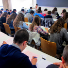 Alumnes realitzant les proves Cangur a la UdL