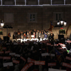Colau va llegir el manifest a Barcelona en suport a Forcadell en una plaça Sant Jaume plena.