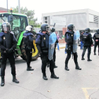 Agentes de la Policía Nacional, el 1 de octubre en el instituto de La Caparrella.